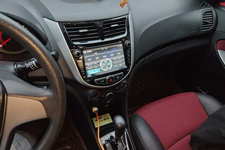 Used Hyundai Verna Ray 2014 1.4L Automatic GLX Audio And AC Panel