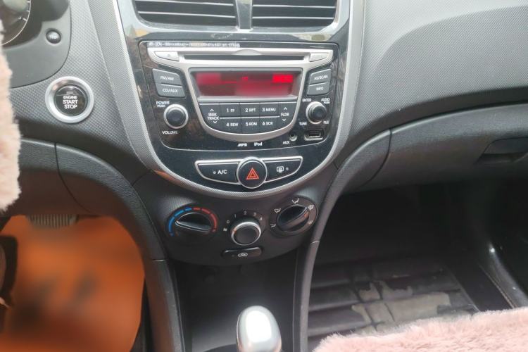 Used Hyundai Verna Ray 2014 1.6L Automatic TOP Audio And AC Panel
