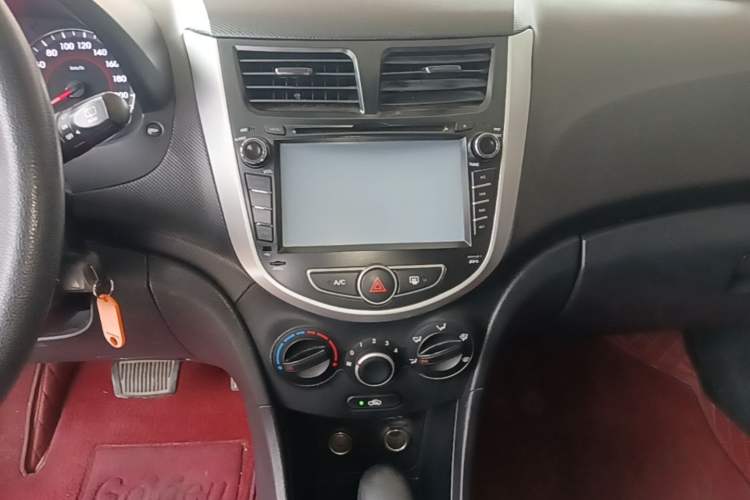 Used Hyundai Verna Ray 2014 1.4L Automatic GLX Audio And AC Panel