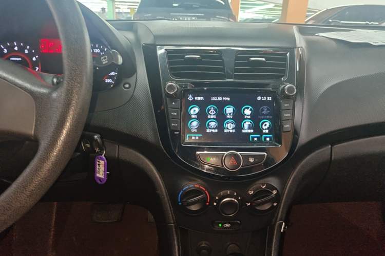 Used Hyundai Verna Ray 2014 1.4L Automatic GLX Audio And AC Panel