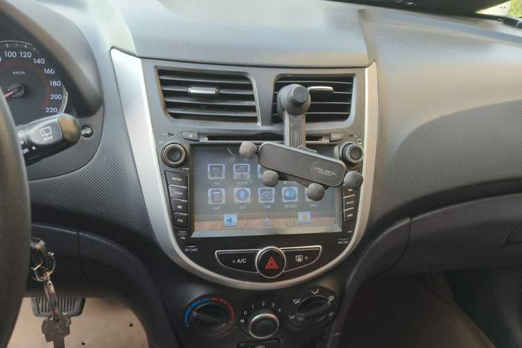 Used Hyundai Verna Ray 2014 1.4L Automatic GLX Audio And AC Panel