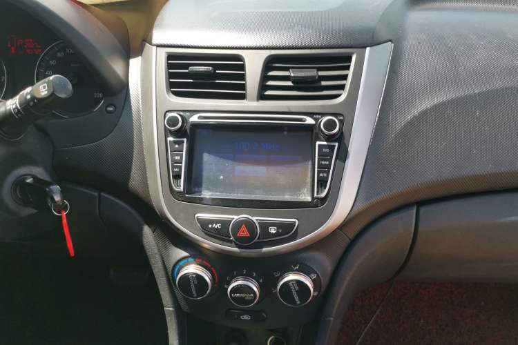 Used Hyundai Verna Ray 2014 1.4L Automatic GLX Audio And AC Panel