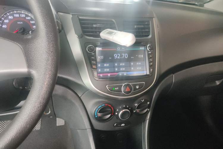 Used Hyundai Verna Ray 2014 1.4L Manual GLX Audio And AC Panel