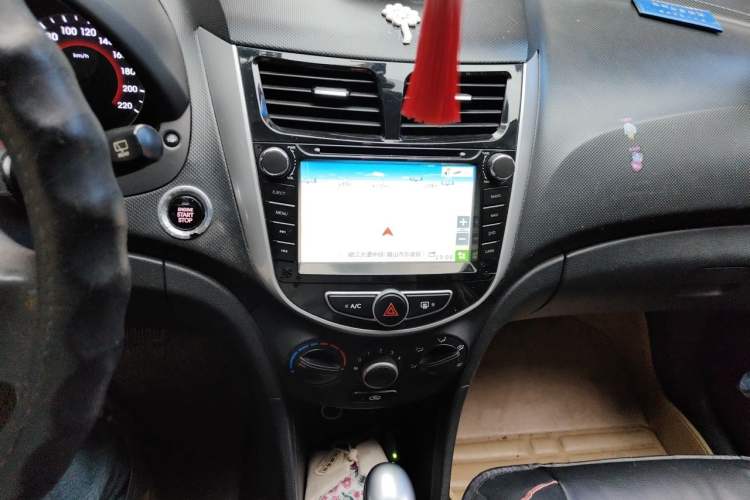 Used Hyundai Verna Ray 2014 1.6L Automatic TOP Audio And AC Panel
