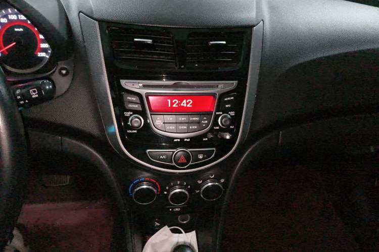Used Hyundai Verna Ray 2014 1.4L Automatic GLX Audio And AC Panel