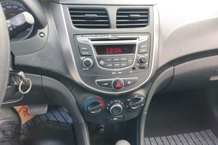 Used Hyundai Verna Ray 2014 1.4L Automatic GLX Audio And AC Panel