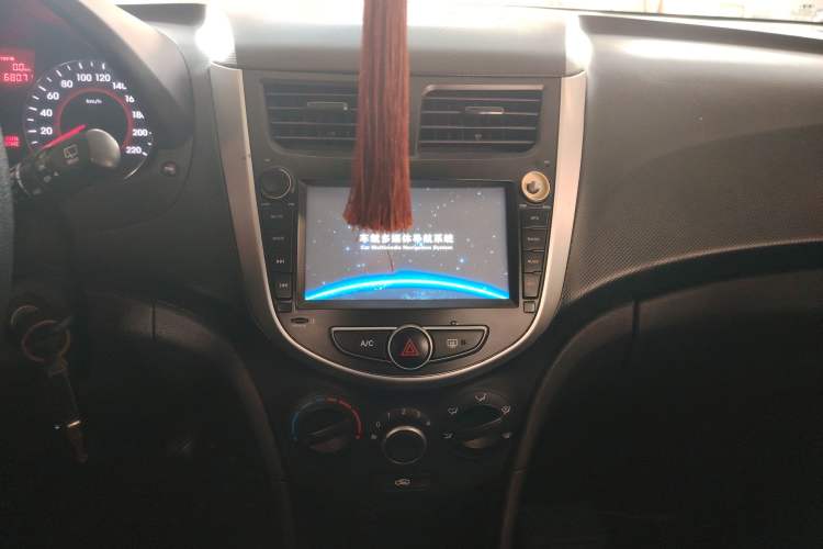 Used Hyundai Verna Ray 2014 1.4L Manual GLX Audio And AC Panel