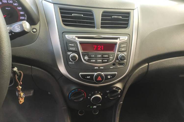 Used Hyundai Verna Ray 2014 1.4L Automatic GLX Audio And AC Panel