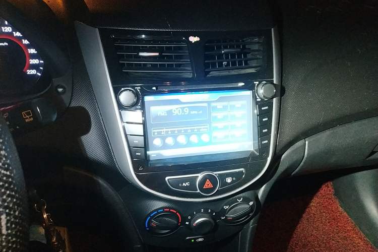 Used Hyundai Verna Ray 2014 1.4L Automatic GLX Audio And AC Panel