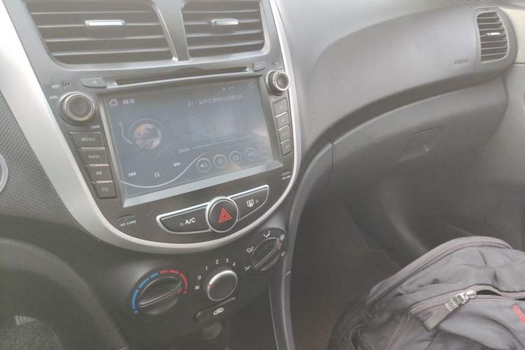 Used Hyundai Verna Ray 2014 1.6L Automatic TOP Audio And AC Panel