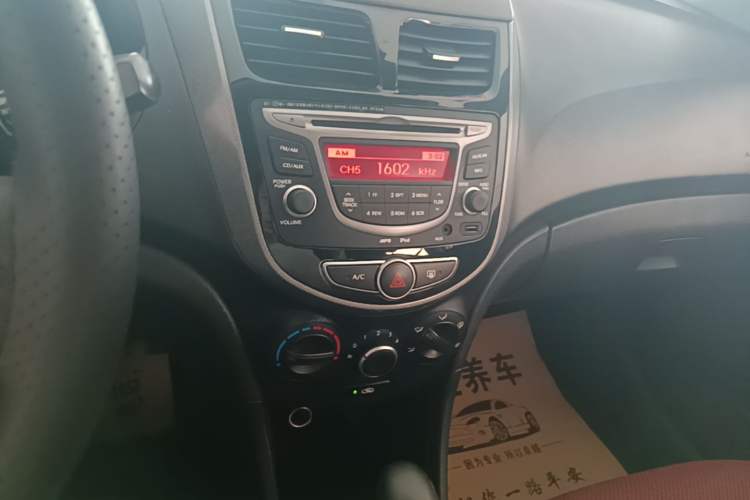 Used Hyundai Verna Ray 2014 1.4L Automatic GLX Audio And AC Panel