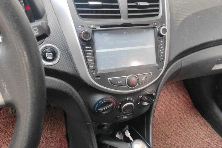 Used Hyundai Verna Ray 2014 1.6L Automatic TOP Audio And AC Panel