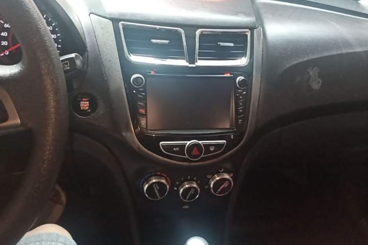 Used Hyundai Verna Ray 2014 1.6L Automatic TOP Audio And AC Panel