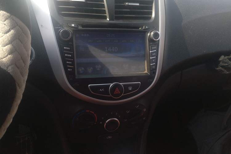 Used Hyundai Verna Ray 2014 1.6L Automatic TOP Audio And AC Panel