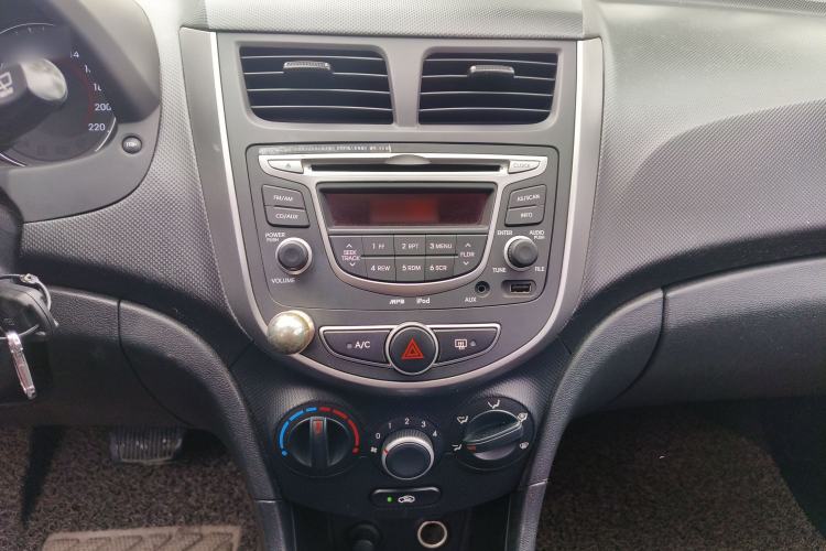 Used Hyundai Verna Ray 2014 1.4L Automatic GLX Audio And AC Panel