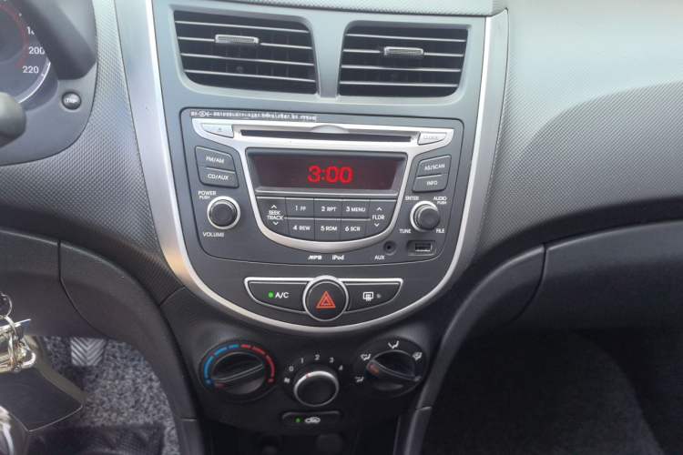 Used Hyundai Verna Ray 2014 1.4L Manual GLX Audio And AC Panel