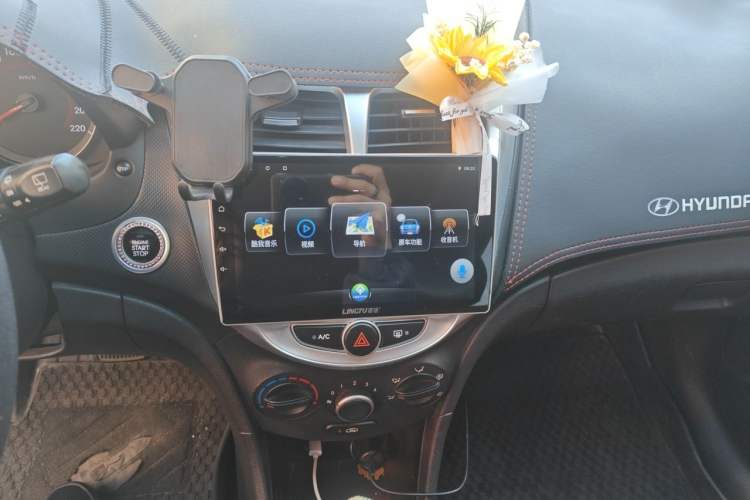 Used Hyundai Verna Ray 2014 1.6L Automatic TOP Audio And AC Panel