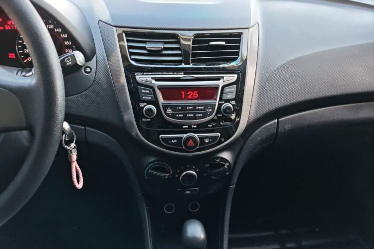 Used Hyundai Verna Ray 2014 1.4L Automatic GLX Audio And AC Panel