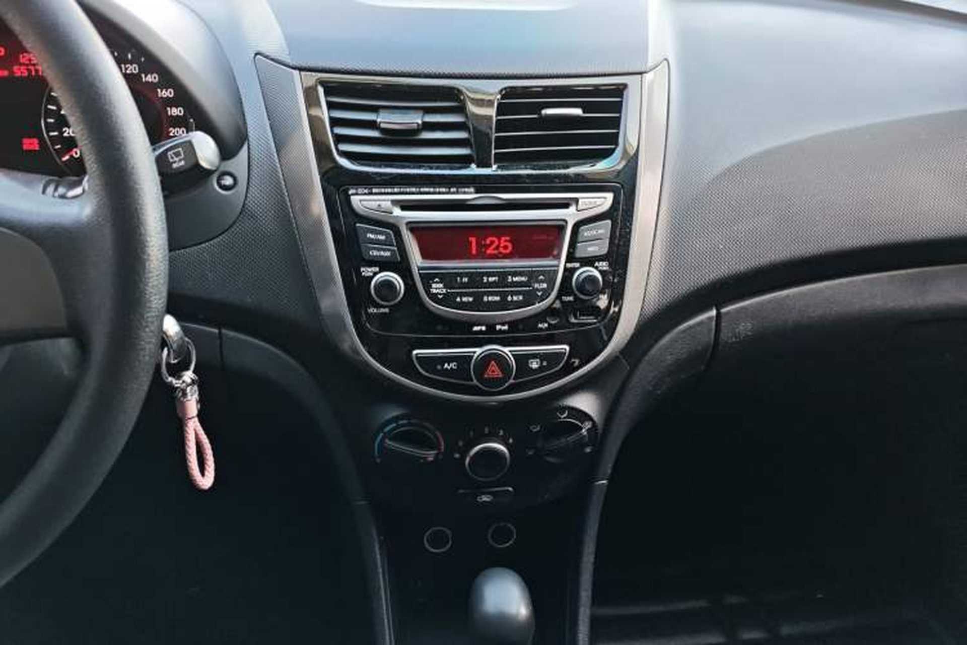 Used Hyundai Verna Ray 2014 1.4L Automatic GLX Audio And AC Panel