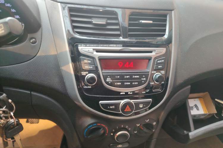 Used Hyundai Verna Ray 2014 1.4L Manual GLX Audio And AC Panel