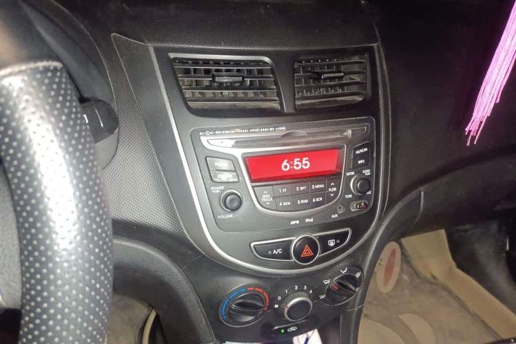 Used Hyundai Verna Ray 2014 1.4L Manual GLX Audio And AC Panel
