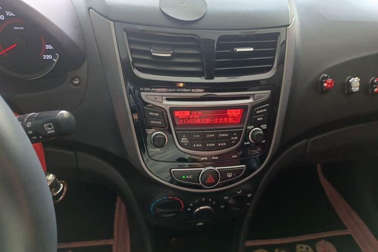 Used Hyundai Verna Ray 2014 1.4L Automatic GLX Audio And AC Panel