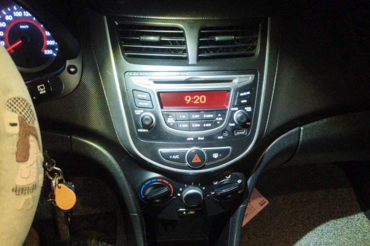 Used Hyundai Verna Ray 2014 1.4L Manual GLX Audio And AC Panel