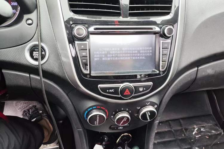 Used Hyundai Verna Ray 2014 1.6L Automatic TOP Audio And AC Panel