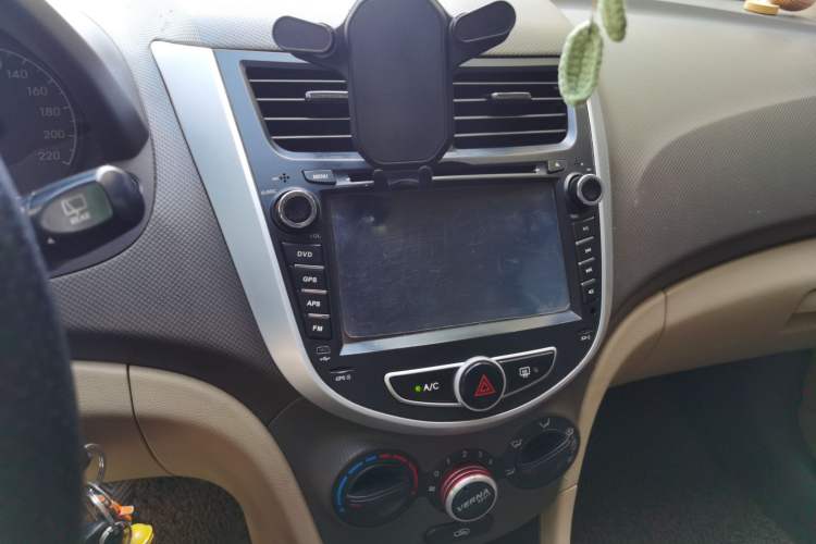 Used Hyundai Verna Ray 2014 1.4L Manual GLX Audio And AC Panel