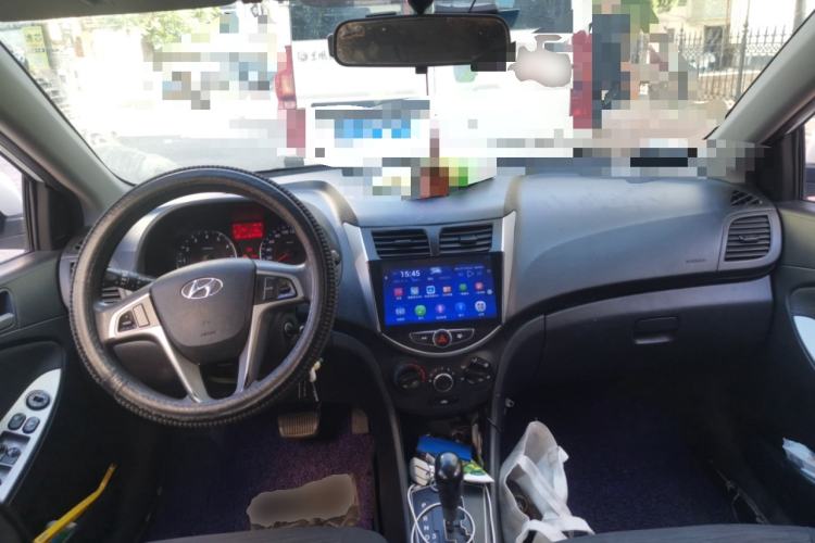 Used Hyundai Verna Ray 2014 1.4L Automatic GLX Center Console