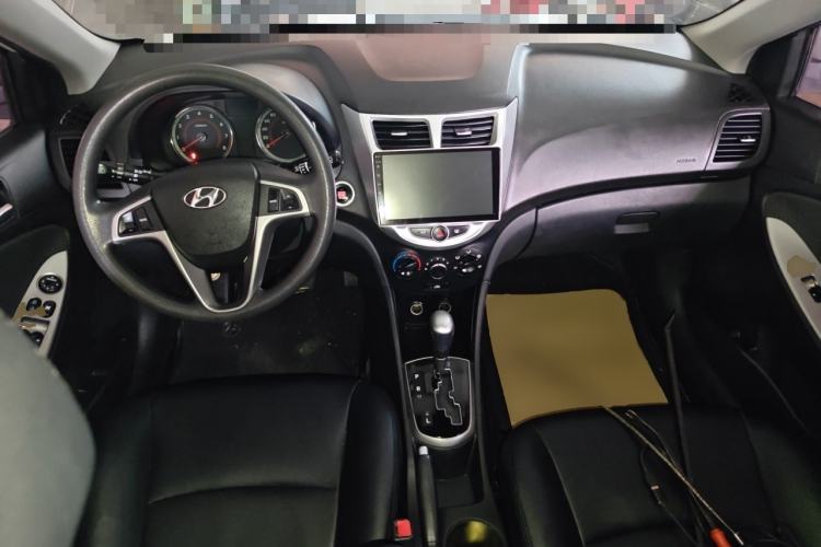 Used Hyundai Verna Ray 2014 1.6L Automatic TOP Center Console