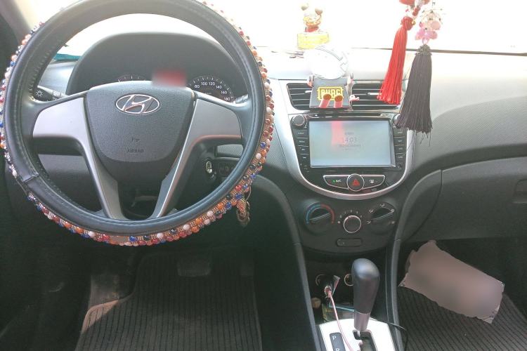 Used Hyundai Verna Ray 2014 1.4L Automatic GLX Center Console