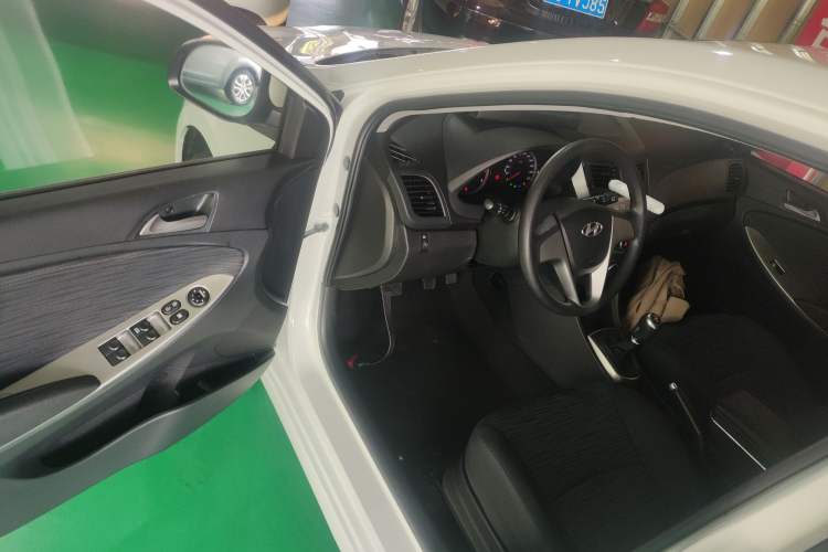 Used Hyundai Verna Ray 2014 1.4L Manual GLX Driver Seat