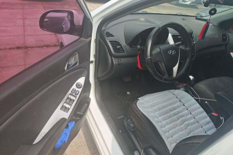 Used Hyundai Verna Ray 2014 1.4L Automatic TOP Driver Seat