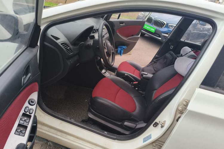 Used Hyundai Verna Ray 2014 1.4L Automatic GLX Driver Seat