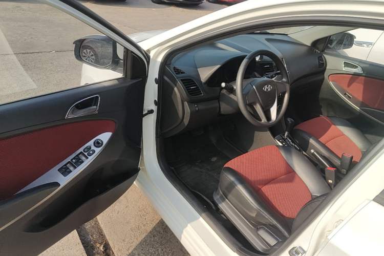 Used Hyundai Verna Ray 2014 1.4L Automatic GLX Driver Seat