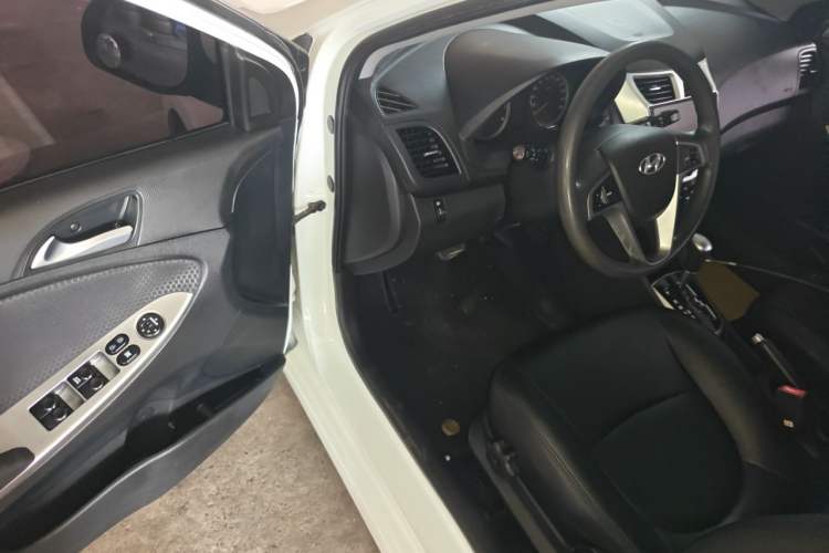 Used Hyundai Verna Ray 2014 1.6L Automatic TOP Driver Seat