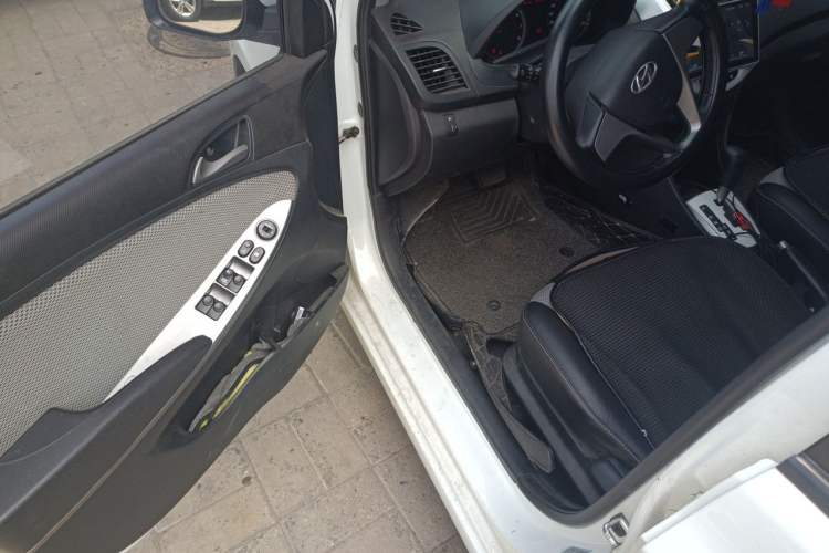 Used Hyundai Verna Ray 2014 1.4L Automatic GLX Driver Seat