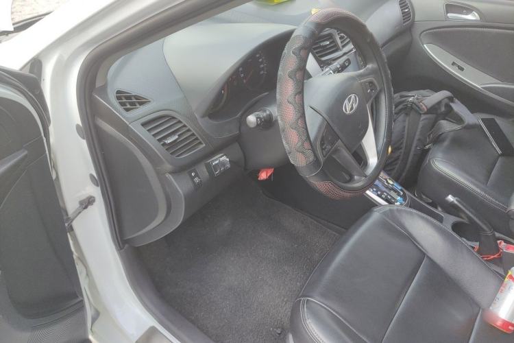 Used Hyundai Verna Ray 2014 1.6L Automatic TOP Driver Seat