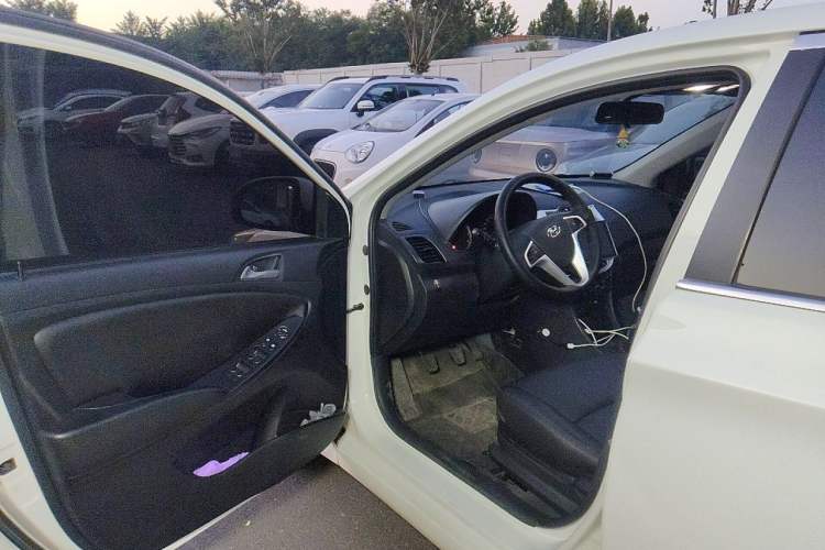 Used Hyundai Verna Ray 2014 1.4L Manual GLX Driver Seat