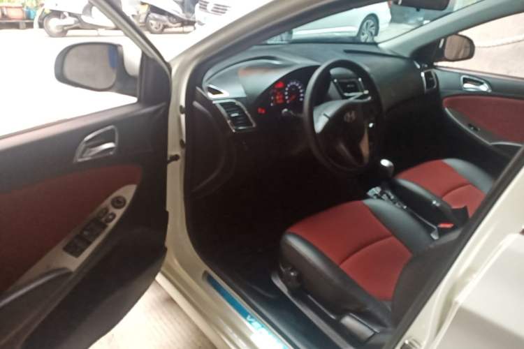 Used Hyundai Verna Ray 2014 1.6L Automatic TOP Driver Seat