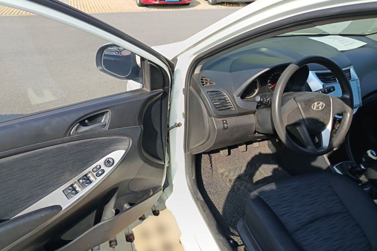 Used Hyundai Verna Ray 2014 1.4L Manual GLX Driver Seat