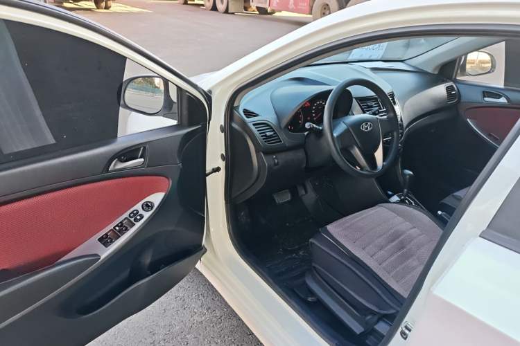 Used Hyundai Verna Ray 2014 1.4L Automatic GLX Driver Seat
