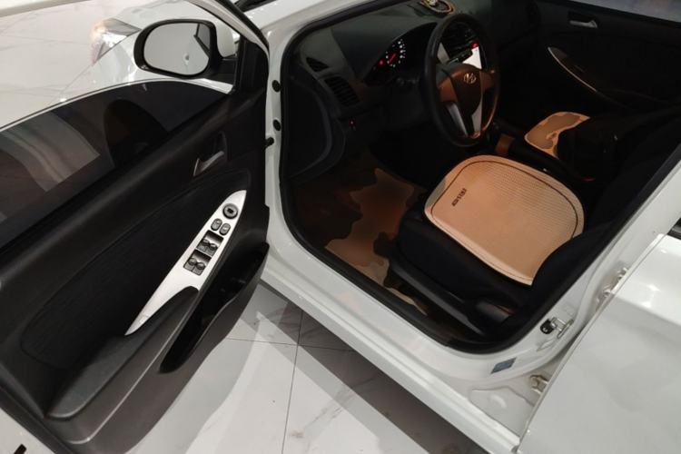 Used Hyundai Verna Ray 2014 1.4L Automatic GLX Driver Seat