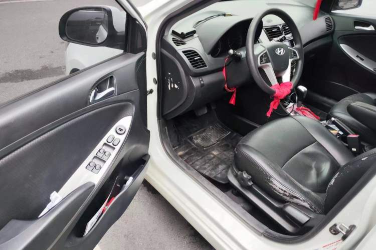 Used Hyundai Verna Ray 2014 1.6L Automatic TOP Driver Seat