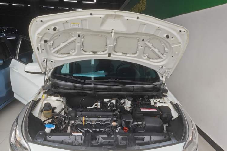 Used Hyundai Verna Ray 2014 1.4L Automatic GLX Engine Bay