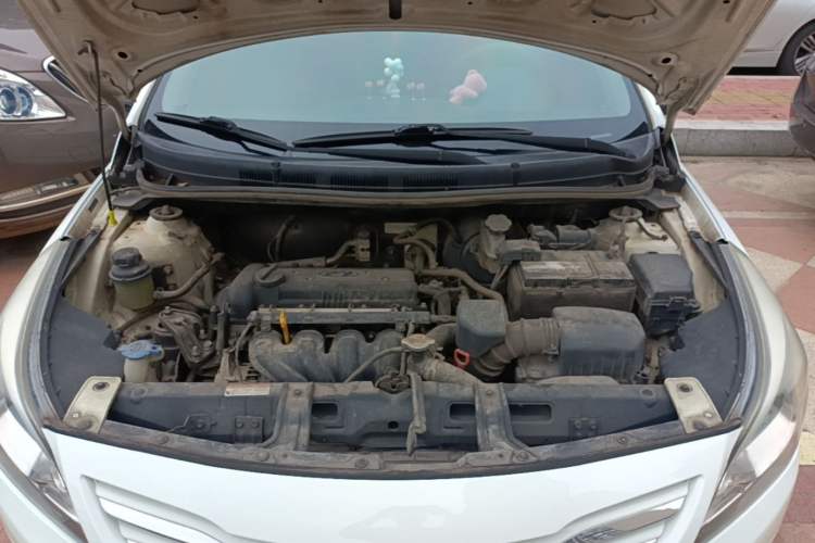 Used Hyundai Verna Ray 2014 1.4L Automatic GLX Engine Bay