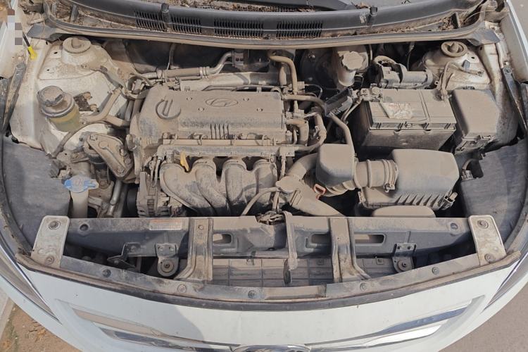 Used Hyundai Verna Ray 2014 1.4L Automatic GLX Engine Bay