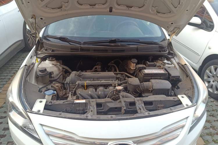 Used Hyundai Verna Ray 2014 1.4L Manual GLX Engine Bay