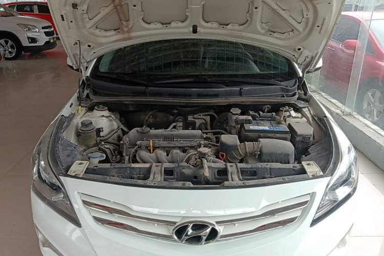 Used Hyundai Verna Ray 2014 1.4L Automatic GLX Engine Bay